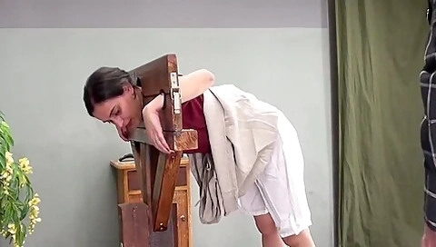 Yasmeenas Caning 0401